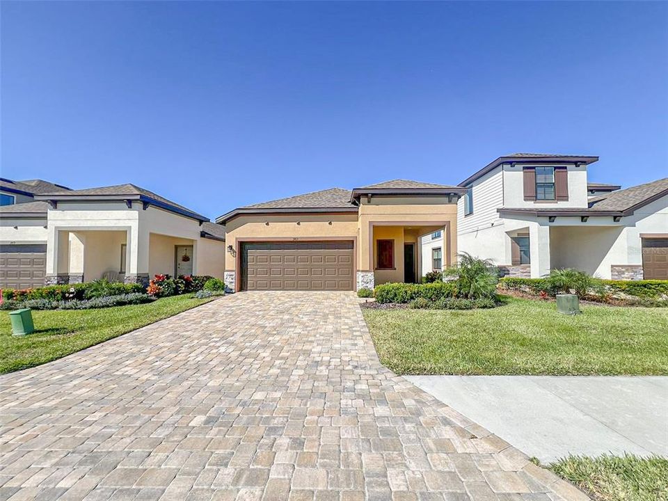 For Rent: $3,100 (3 beds, 2 baths, 1837 Square Feet)