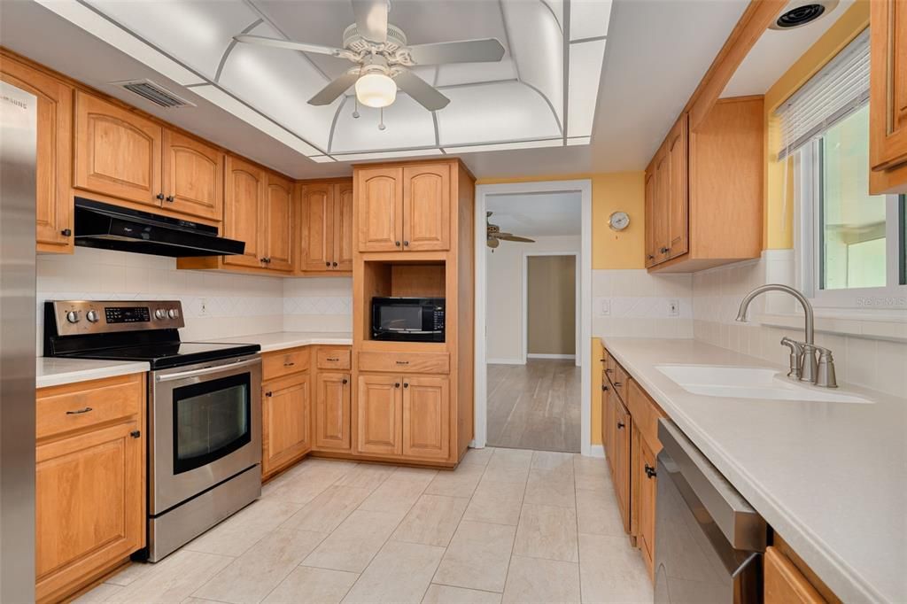 For Sale: $599,000 (3 beds, 2 baths, 1792 Square Feet)