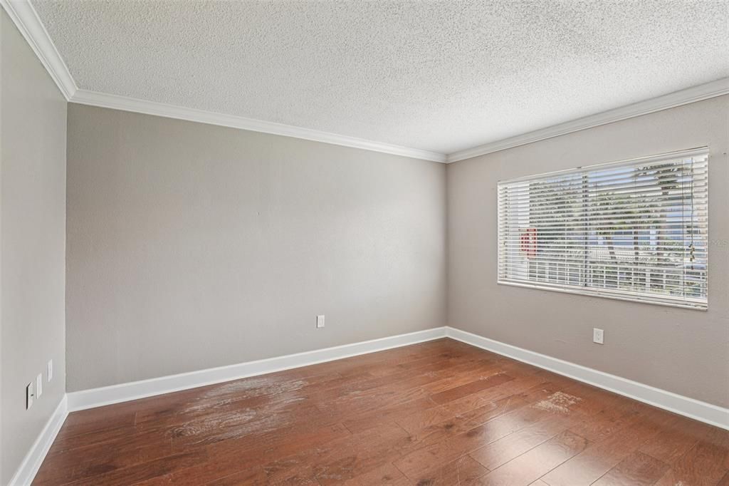 待售: $130,000 (1 贝兹, 1 浴室, 496 平方英尺)