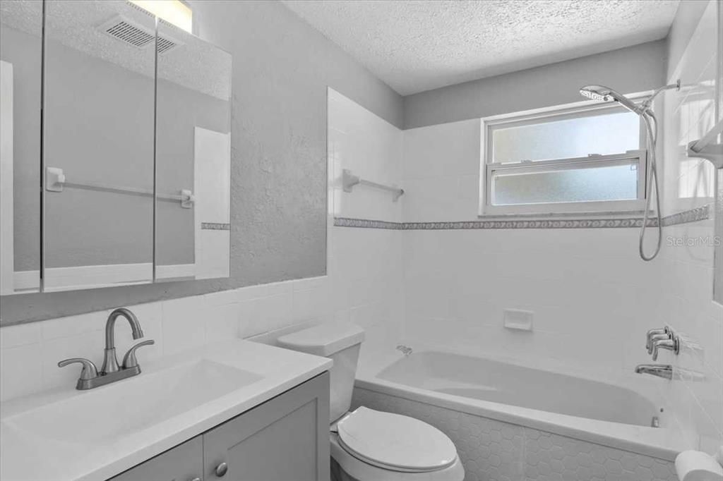 For Rent: $3,300 (4 beds, 2 baths, 1377 Square Feet)