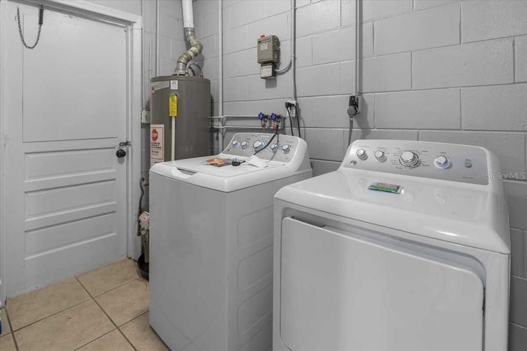 For Rent: $3,300 (4 beds, 2 baths, 1377 Square Feet)