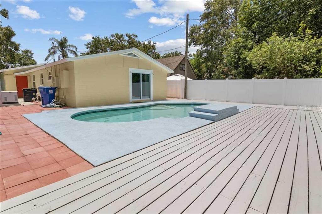 For Rent: $3,300 (4 beds, 2 baths, 1377 Square Feet)