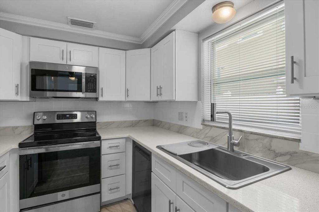 For Rent: $3,300 (4 beds, 2 baths, 1377 Square Feet)