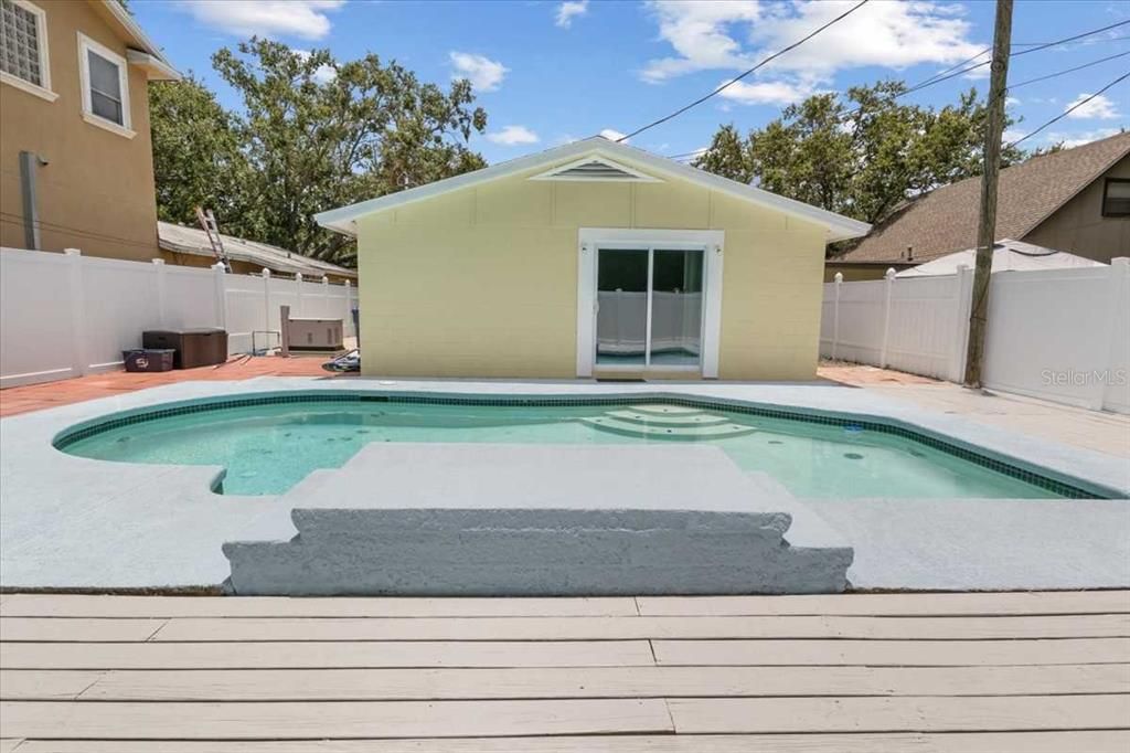 For Rent: $3,300 (4 beds, 2 baths, 1377 Square Feet)