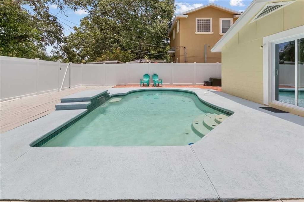 For Rent: $3,300 (4 beds, 2 baths, 1377 Square Feet)