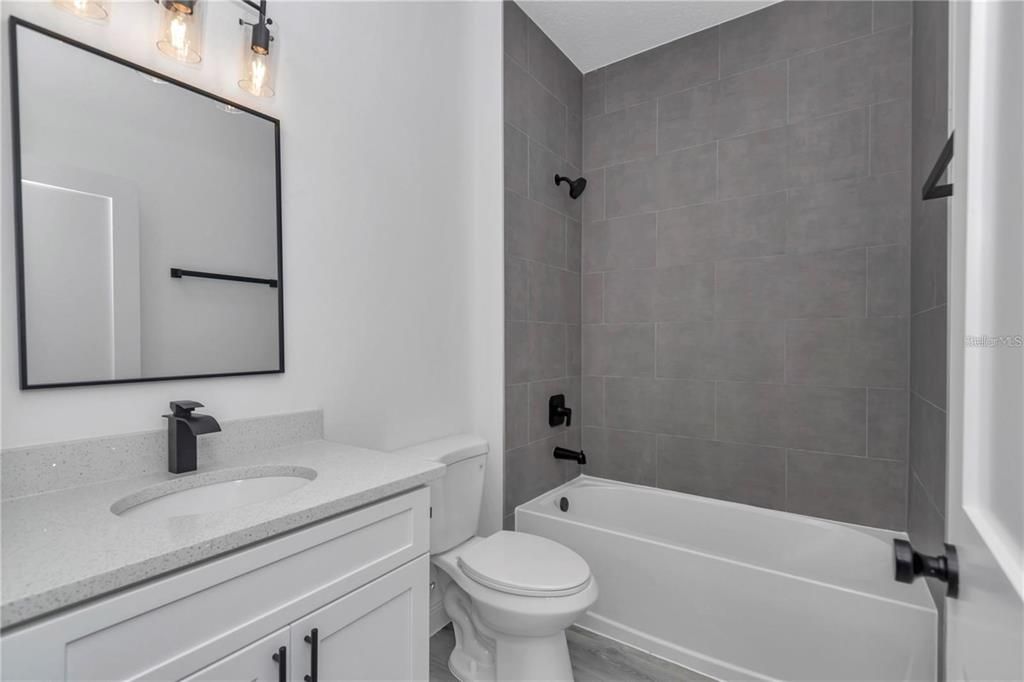 出租: $2,000 (4 贝兹, 2 浴室, 1774 平方英尺)