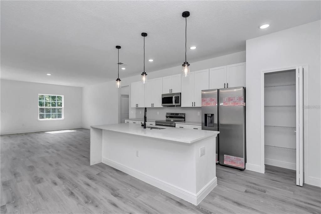 出租: $2,000 (4 贝兹, 2 浴室, 1774 平方英尺)