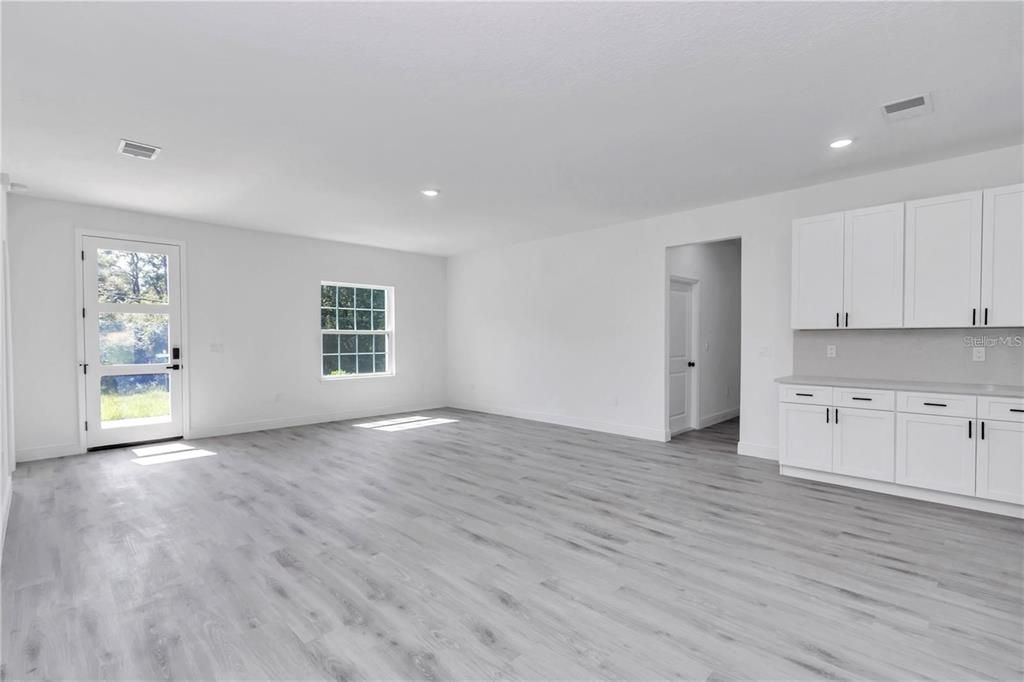 出租: $2,000 (4 贝兹, 2 浴室, 1774 平方英尺)