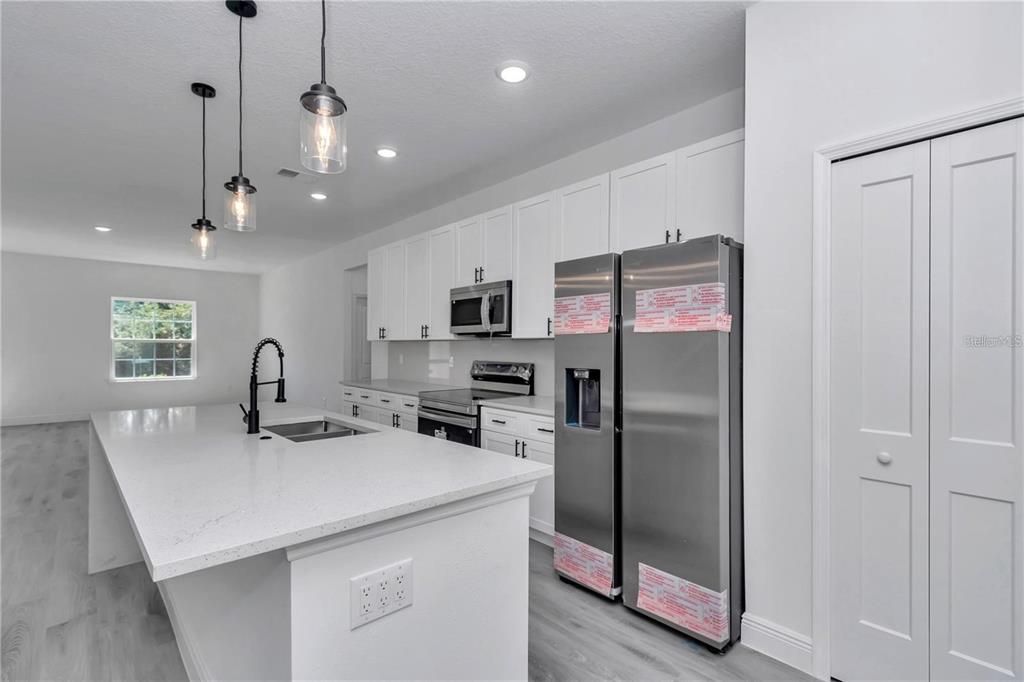 出租: $2,000 (4 贝兹, 2 浴室, 1774 平方英尺)