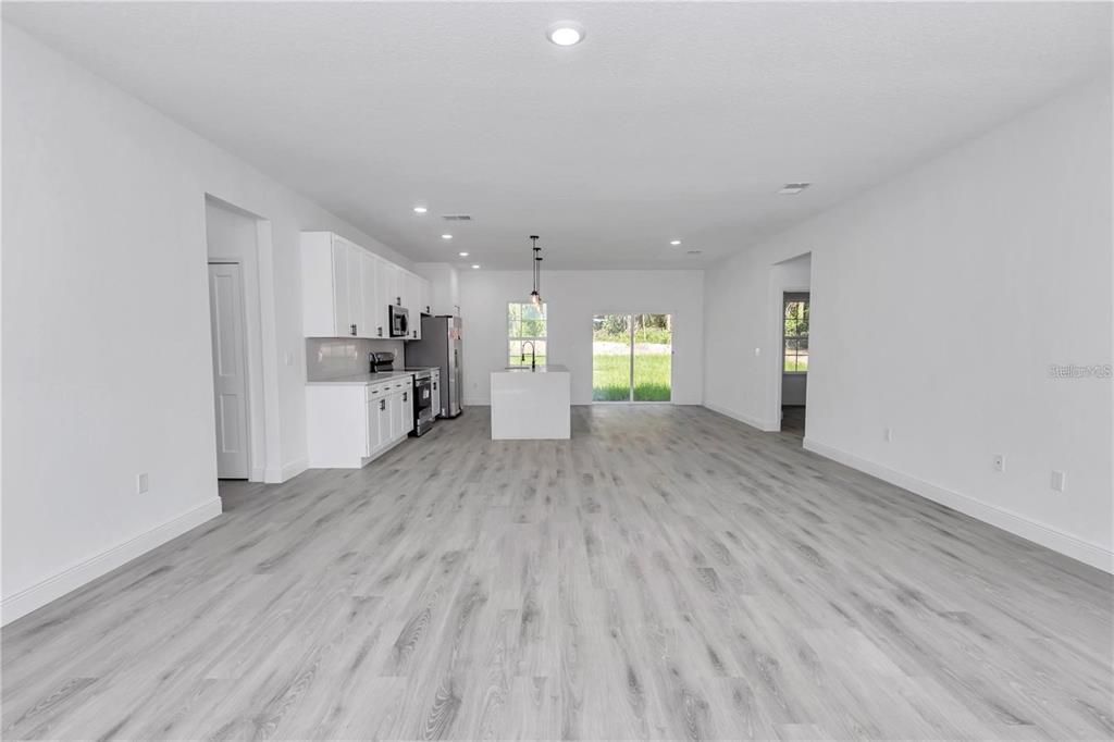 出租: $2,000 (4 贝兹, 2 浴室, 1774 平方英尺)