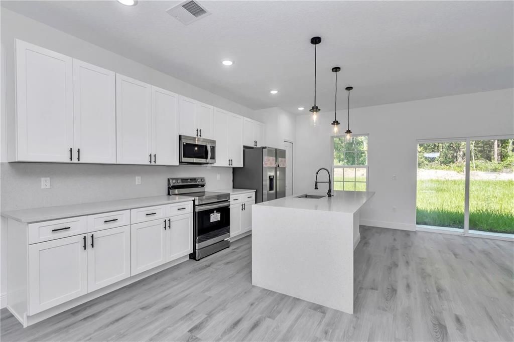 出租: $2,000 (4 贝兹, 2 浴室, 1774 平方英尺)