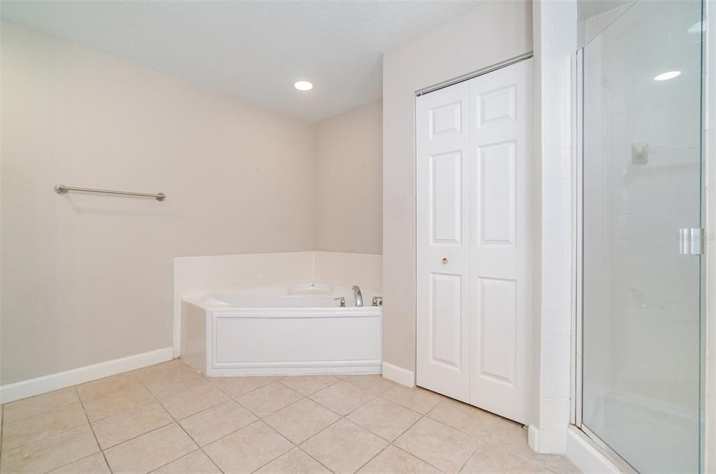 For Sale: $300,000 (3 beds, 2 baths, 1775 Square Feet)