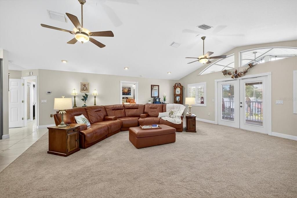 На продажу: $699,000 (3 спален, 2 ванн, 1986 Квадратных фут)