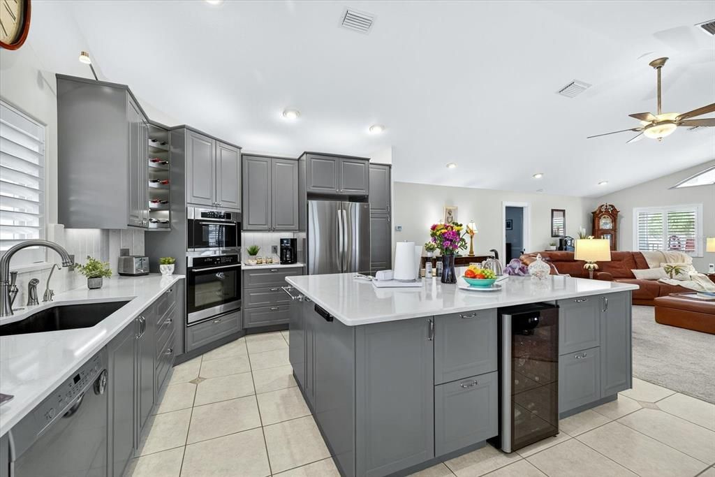 На продажу: $699,000 (3 спален, 2 ванн, 1986 Квадратных фут)