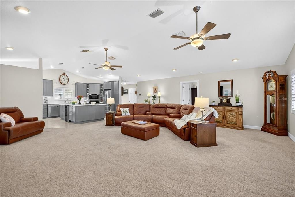 На продажу: $699,000 (3 спален, 2 ванн, 1986 Квадратных фут)