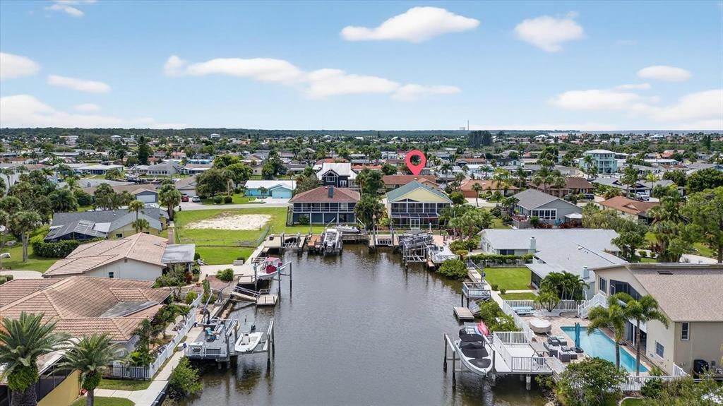 На продажу: $699,000 (3 спален, 2 ванн, 1986 Квадратных фут)