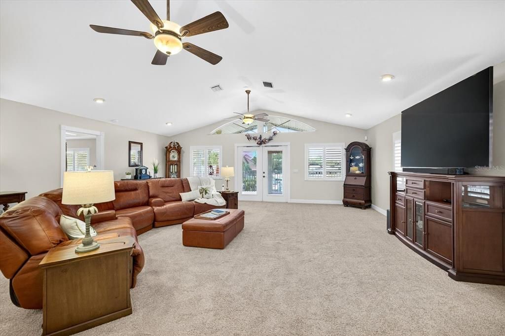 На продажу: $699,000 (3 спален, 2 ванн, 1986 Квадратных фут)