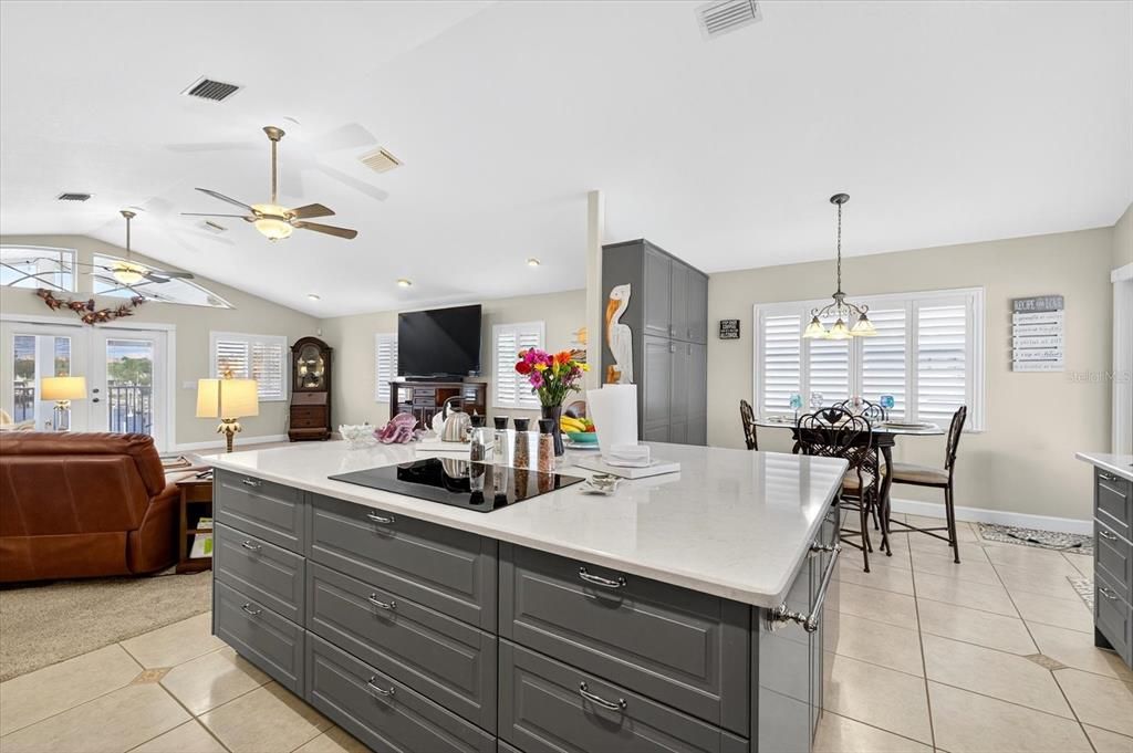 На продажу: $699,000 (3 спален, 2 ванн, 1986 Квадратных фут)