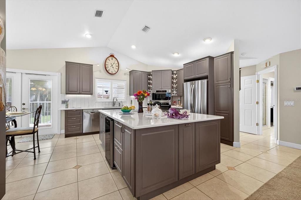 На продажу: $699,000 (3 спален, 2 ванн, 1986 Квадратных фут)