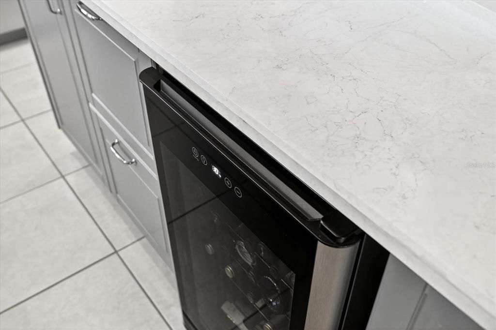 На продажу: $699,000 (3 спален, 2 ванн, 1986 Квадратных фут)