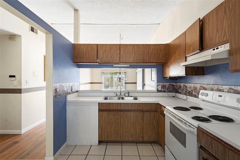 待售: $215,000 (2 贝兹, 2 浴室, 1020 平方英尺)