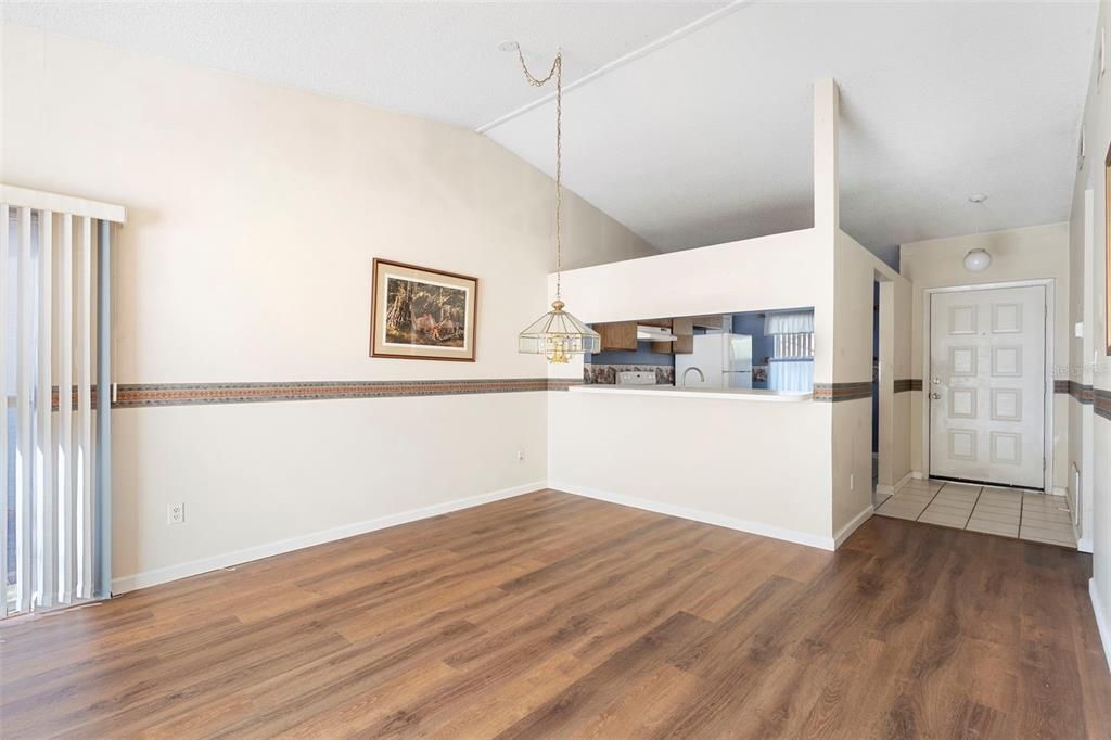 待售: $215,000 (2 贝兹, 2 浴室, 1020 平方英尺)