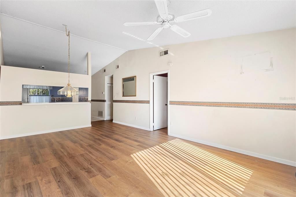 待售: $215,000 (2 贝兹, 2 浴室, 1020 平方英尺)