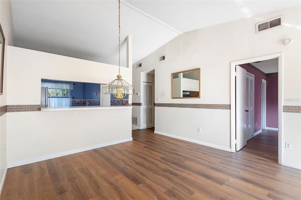 待售: $215,000 (2 贝兹, 2 浴室, 1020 平方英尺)