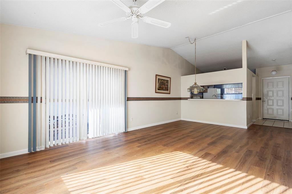 待售: $215,000 (2 贝兹, 2 浴室, 1020 平方英尺)