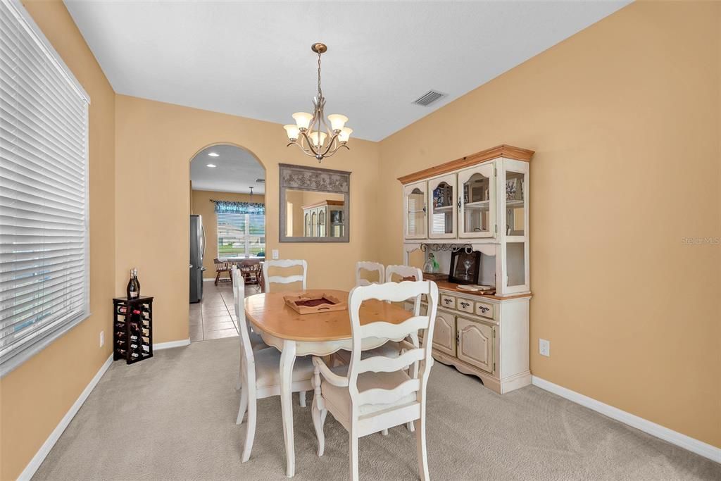 На продажу: $400,000 (5 спален, 4 ванн, 3414 Квадратных фут)