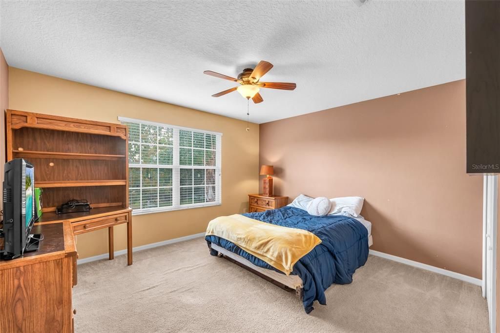 На продажу: $400,000 (5 спален, 4 ванн, 3414 Квадратных фут)