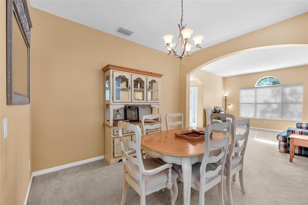 На продажу: $400,000 (5 спален, 4 ванн, 3414 Квадратных фут)