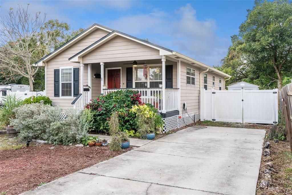 待售: $290,000 (3 贝兹, 2 浴室, 1048 平方英尺)