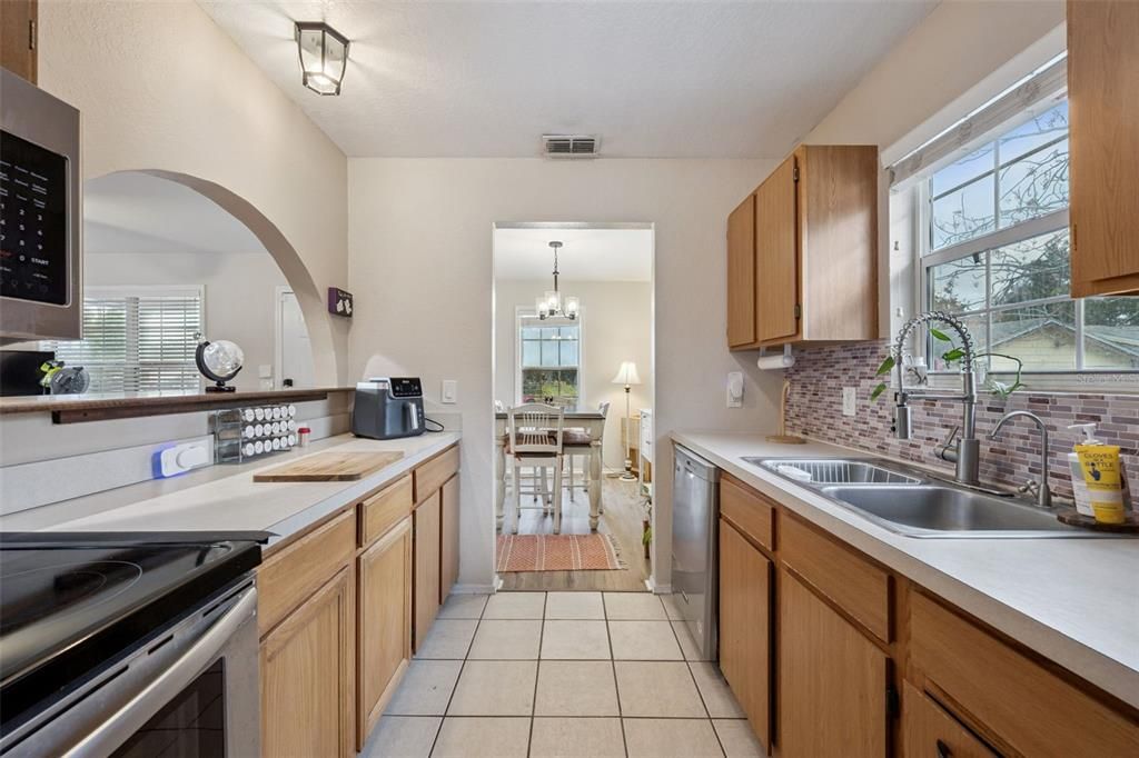 待售: $290,000 (3 贝兹, 2 浴室, 1048 平方英尺)