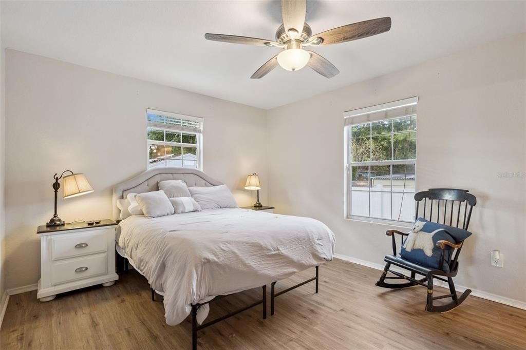 待售: $290,000 (3 贝兹, 2 浴室, 1048 平方英尺)