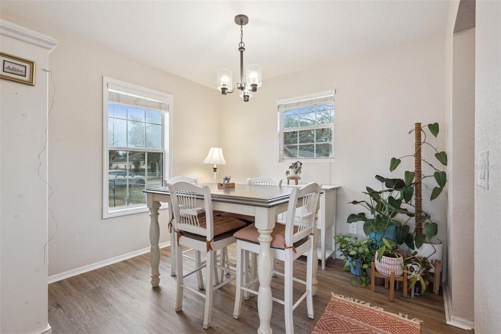 待售: $290,000 (3 贝兹, 2 浴室, 1048 平方英尺)