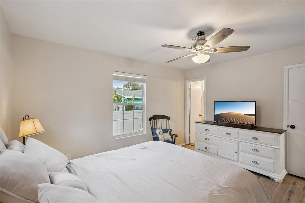 待售: $290,000 (3 贝兹, 2 浴室, 1048 平方英尺)