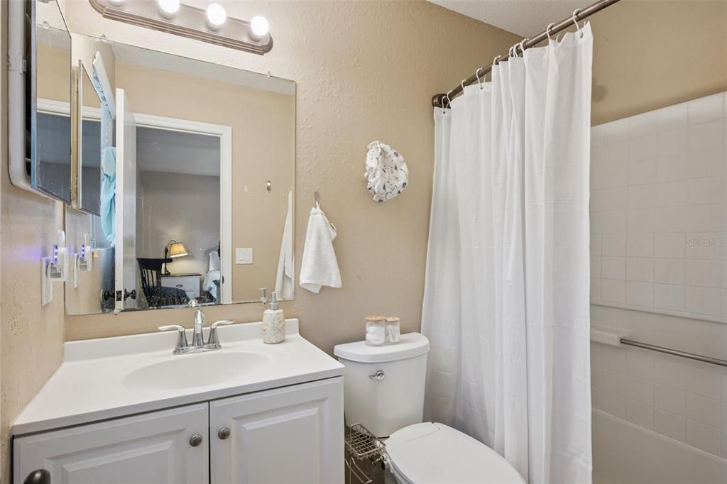 待售: $290,000 (3 贝兹, 2 浴室, 1048 平方英尺)