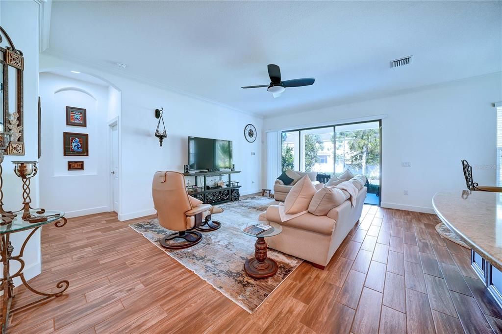 En Venta: $525,000 (3 camas, 2 baños, 2068 Pies cuadrados)