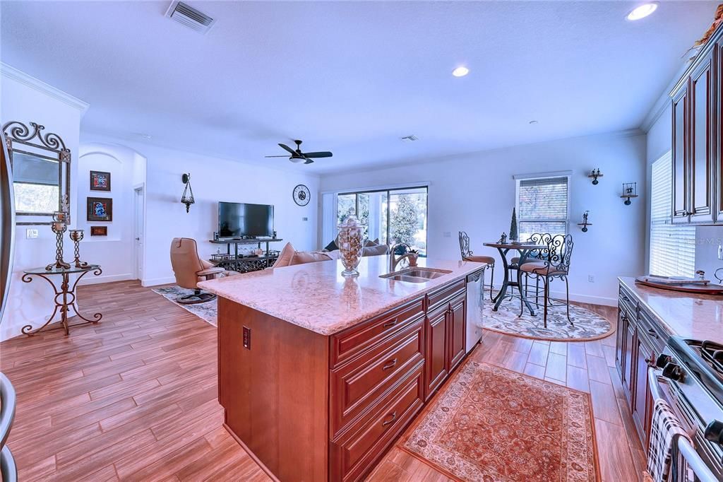 En Venta: $525,000 (3 camas, 2 baños, 2068 Pies cuadrados)