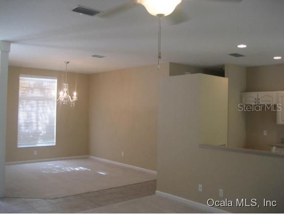 出租: $2,000 (3 贝兹, 2 浴室, 1638 平方英尺)