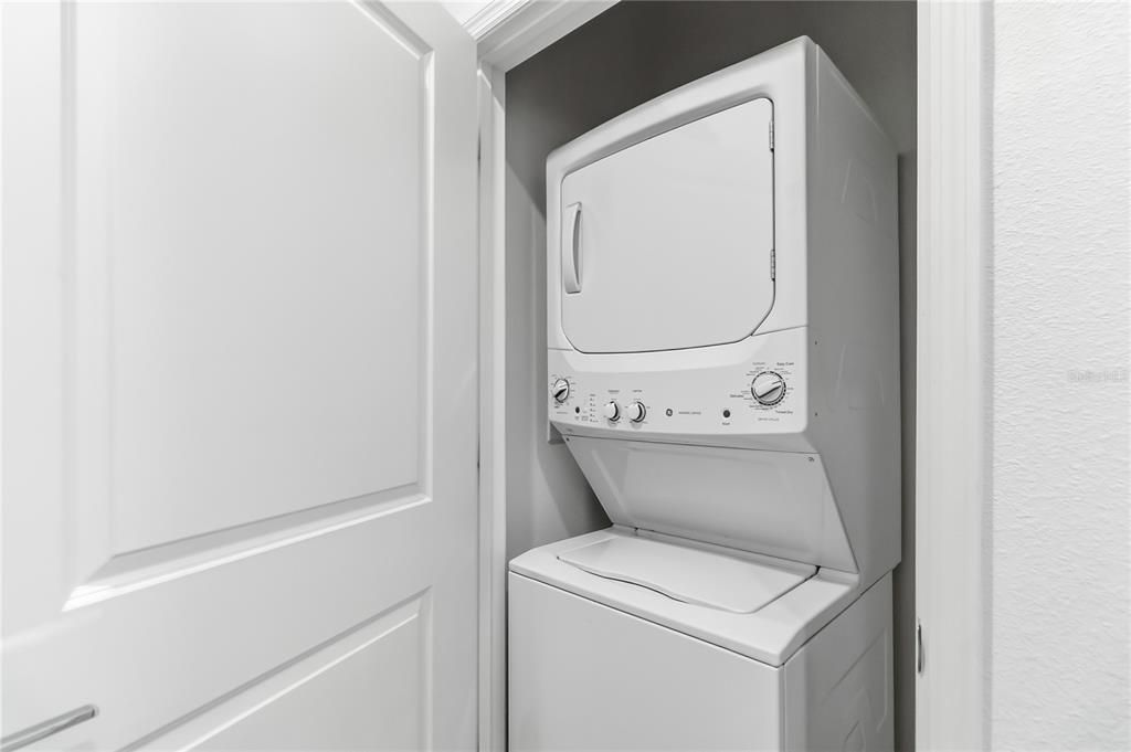 待售: $410,000 (4 贝兹, 3 浴室, 2133 平方英尺)