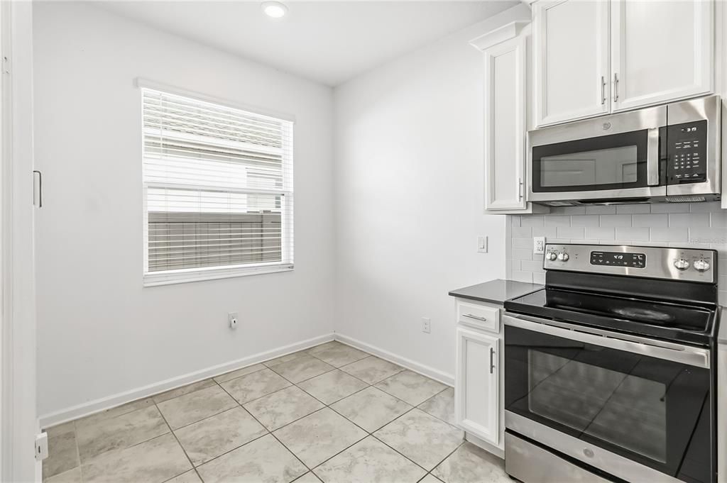 待售: $410,000 (4 贝兹, 3 浴室, 2133 平方英尺)