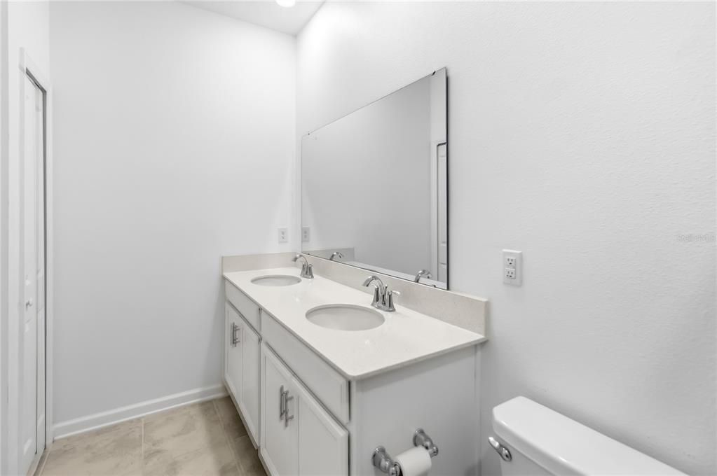 待售: $410,000 (4 贝兹, 3 浴室, 2133 平方英尺)