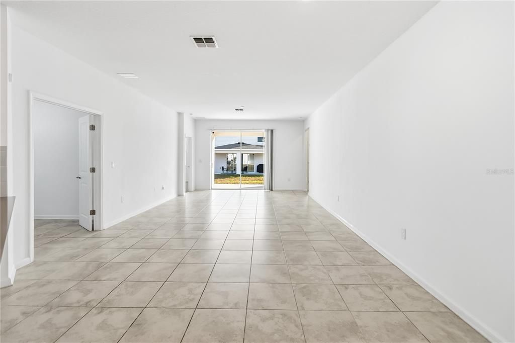 待售: $410,000 (4 贝兹, 3 浴室, 2133 平方英尺)