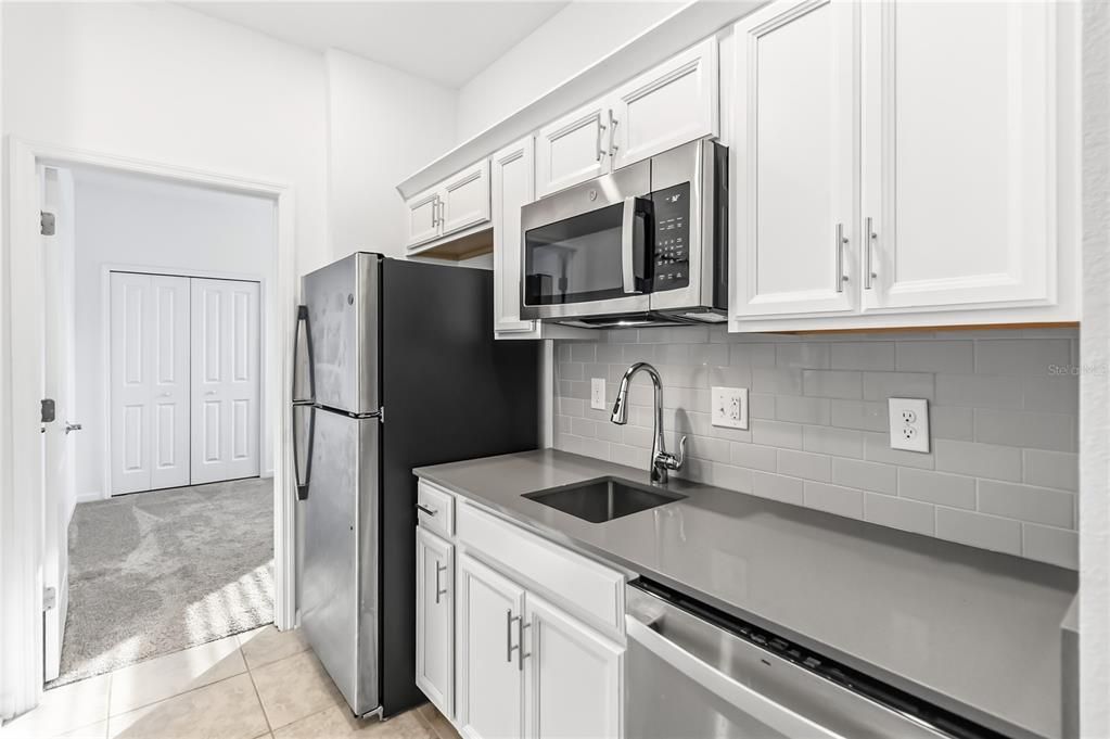 待售: $410,000 (4 贝兹, 3 浴室, 2133 平方英尺)