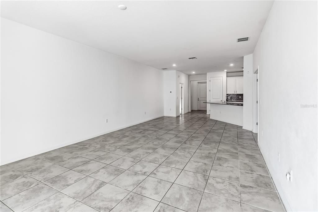 待售: $410,000 (4 贝兹, 3 浴室, 2133 平方英尺)