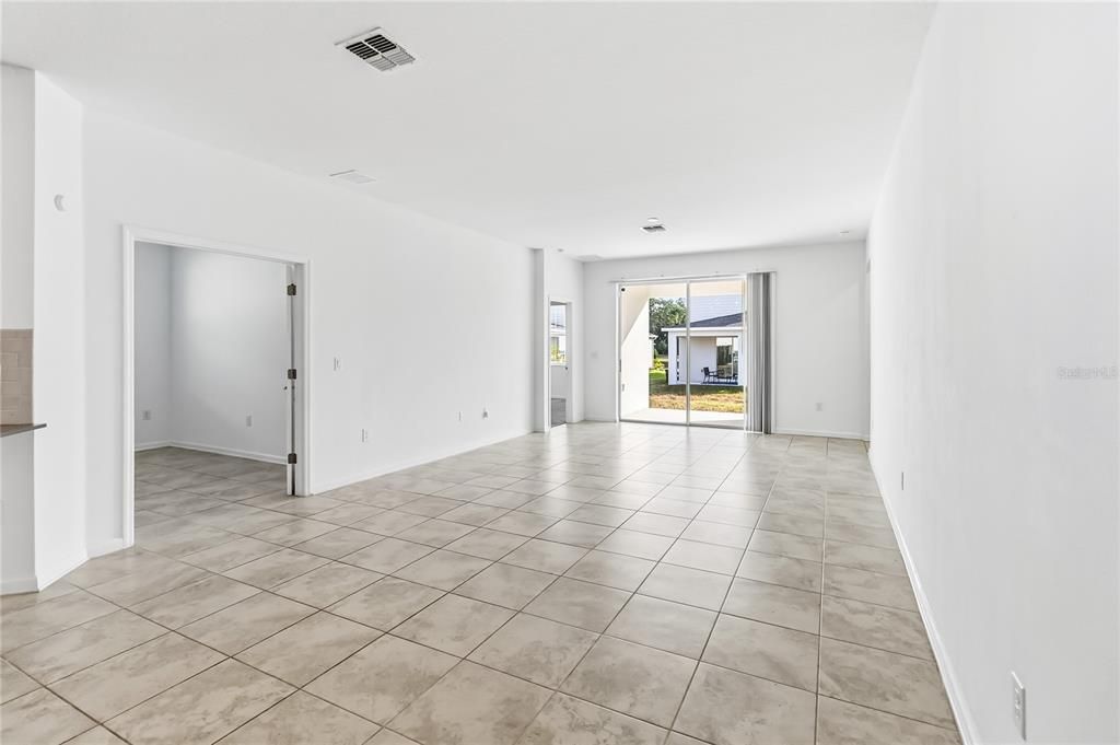 待售: $410,000 (4 贝兹, 3 浴室, 2133 平方英尺)