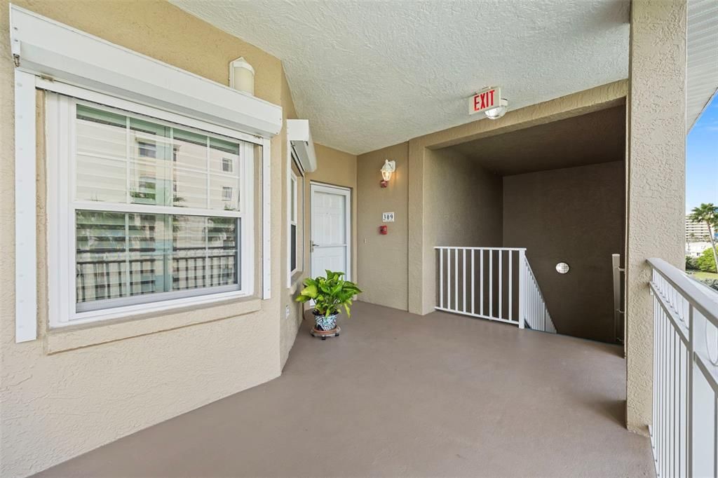 For Sale: $699,000 (2 beds, 2 baths, 1275 Square Feet)