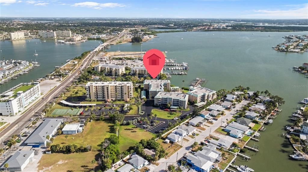 For Sale: $699,000 (2 beds, 2 baths, 1275 Square Feet)